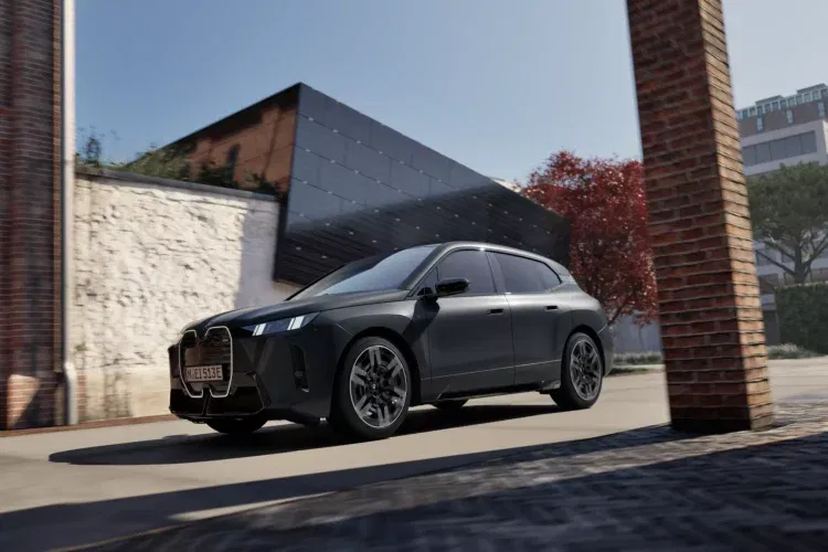 2025 BMW iX M70 xDrive