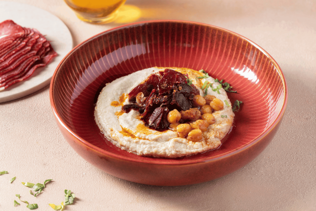 Tereyağlı Pastırmalı Sıcak Humus