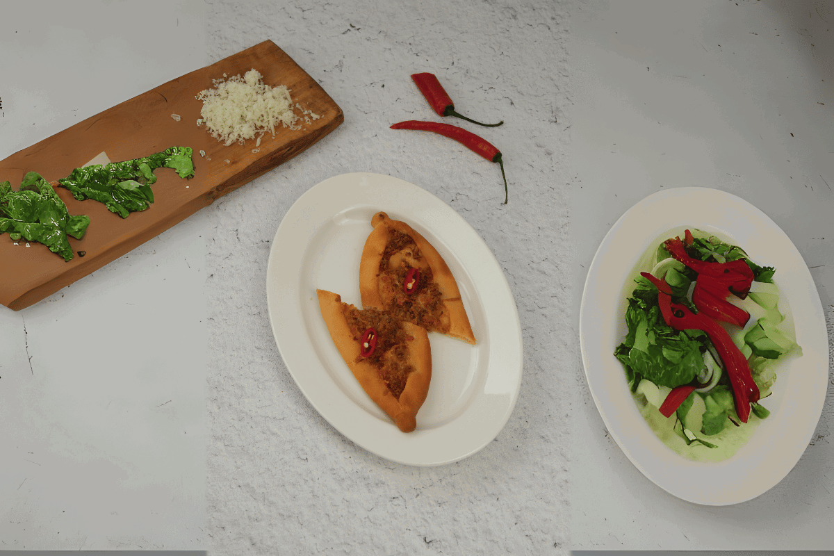 Kokoreçli Kır Pidesi (1 Adet)