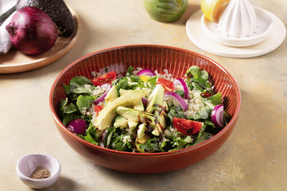 Avokadolu Kinoa Salatası