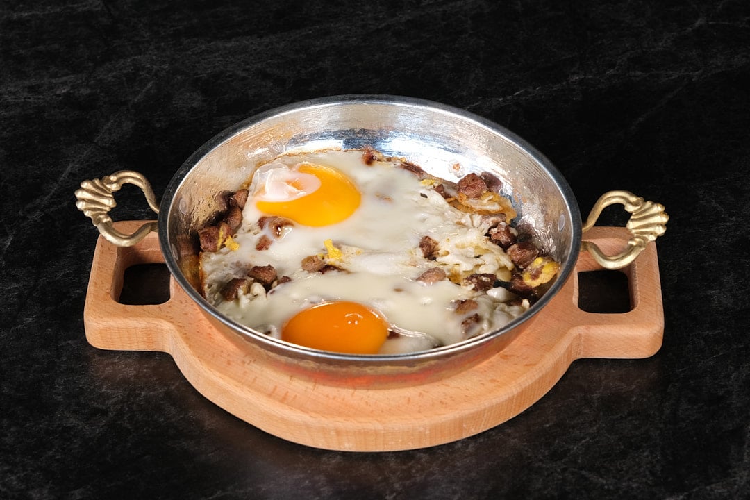 Kavurmalı Yumurta
