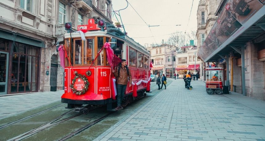 istiklal street cadde tramway
